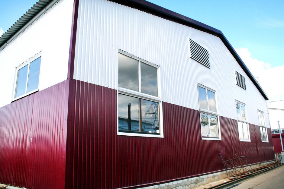 Дом обшитый прлф.листом