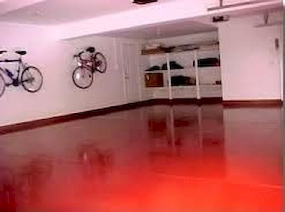 Креативный покраска пола в гараже