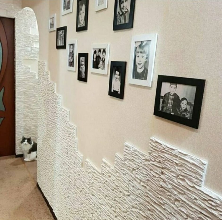 Декор кирпичики на стену в коридоре