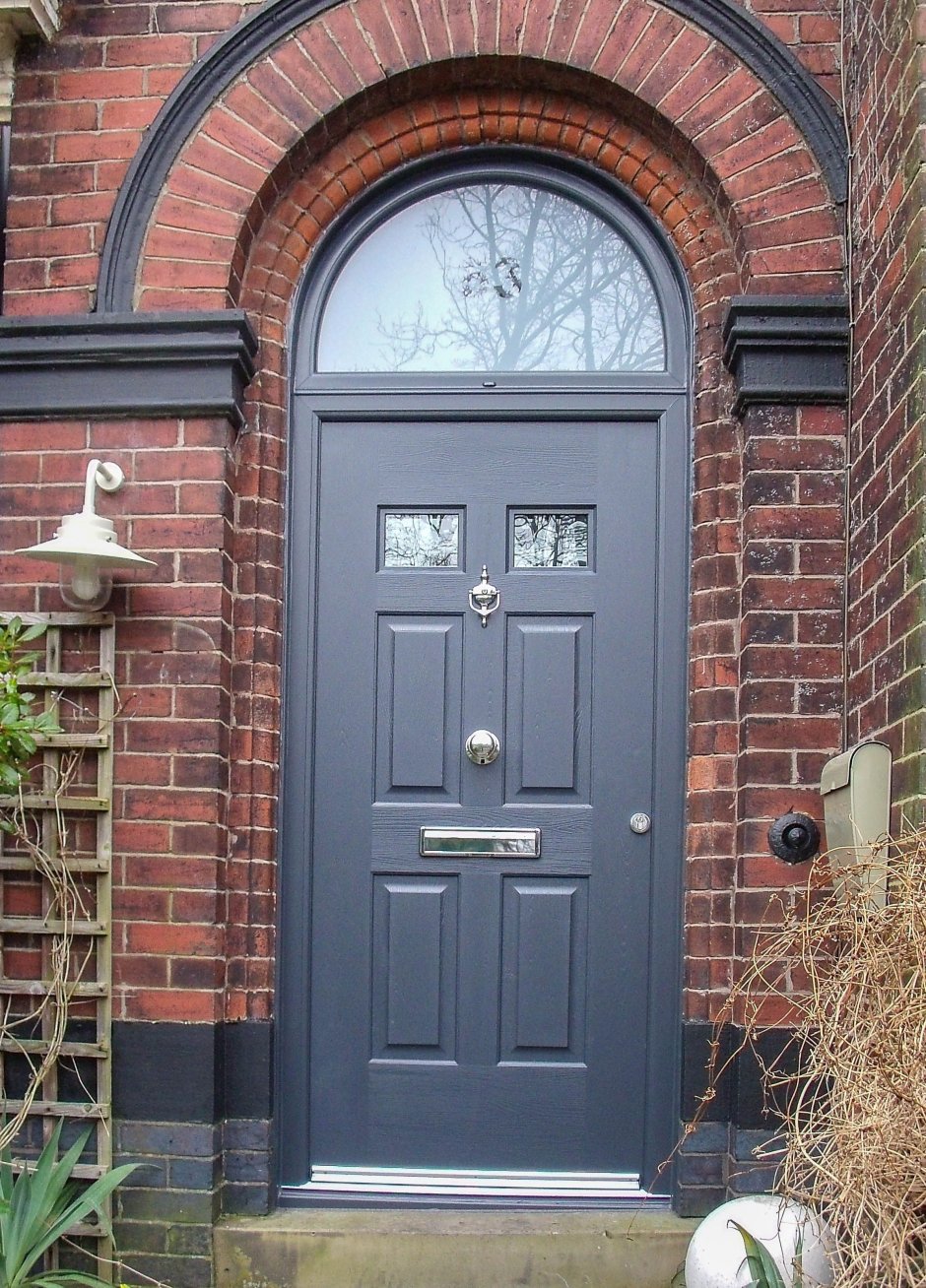 Входные двери в дом в английском стиле