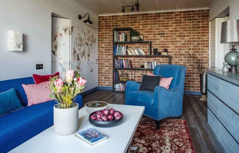 Сочетание цветов с кирпичной стеной