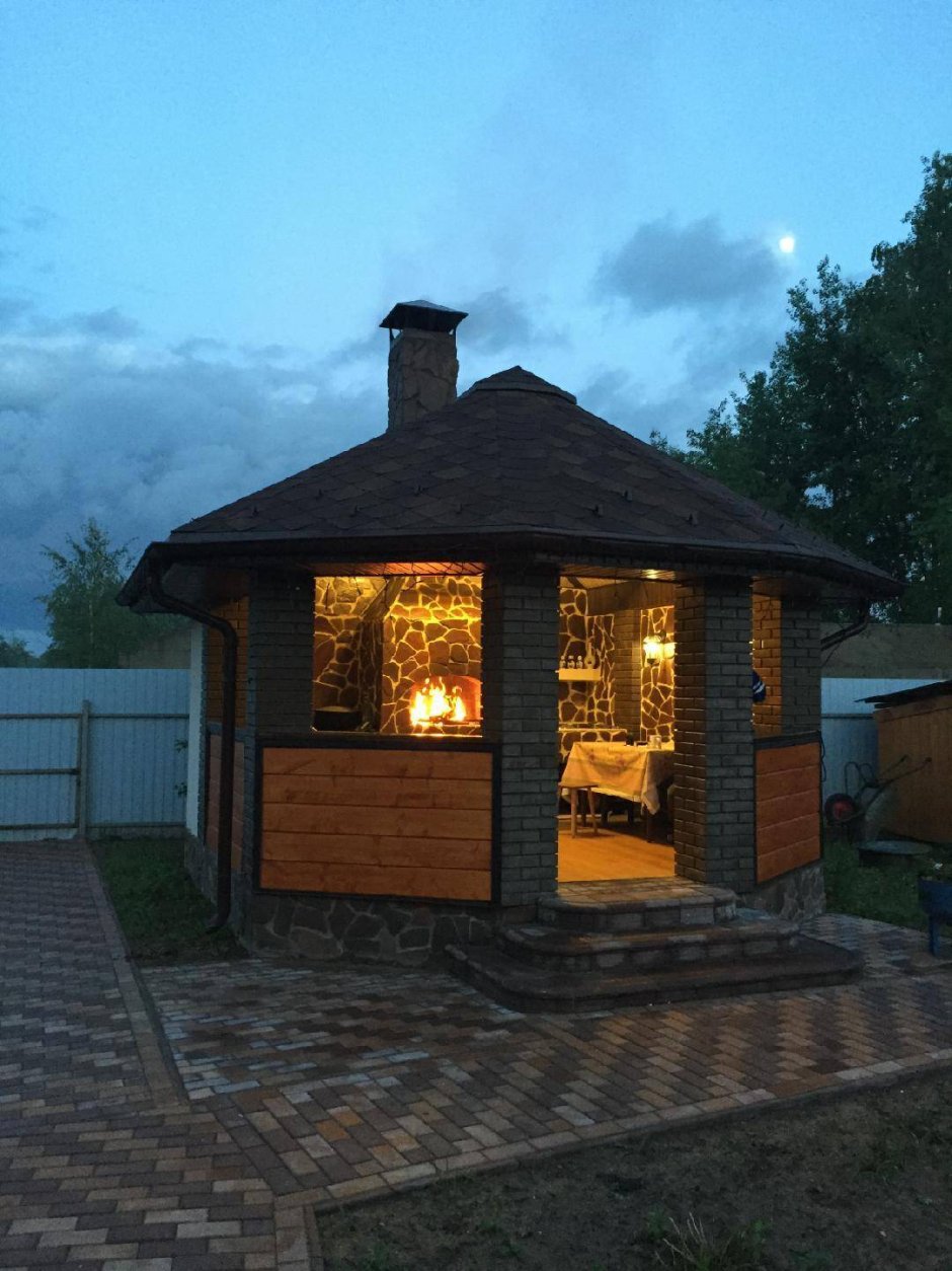 Беседка с мангальной зоной