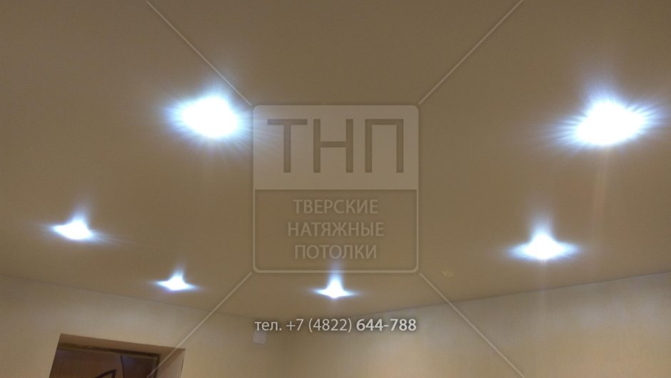 Дизайн размещения точечных светильников