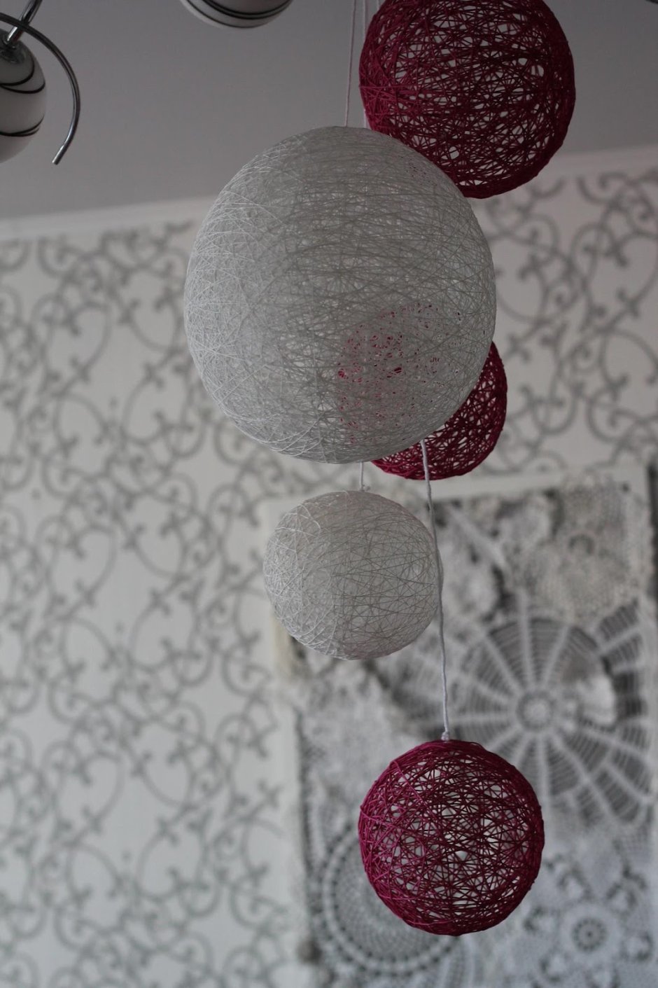 Шарики из ниток и клея ПВА