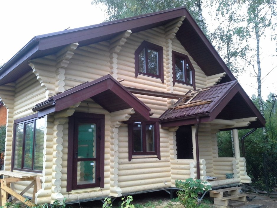 Покраска домов из бревна