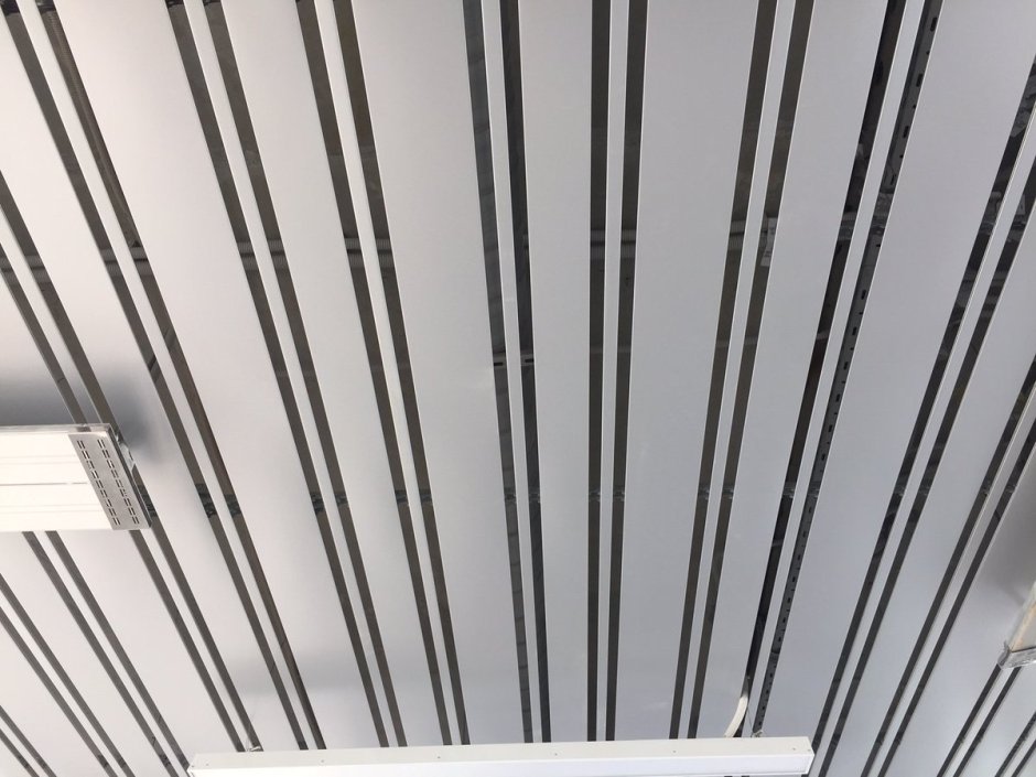 Потолок Cesal алюминиевый реечный s150