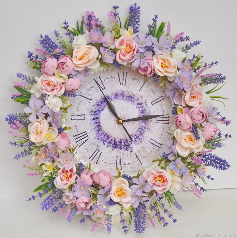 Настенные часы с цветочным принтом