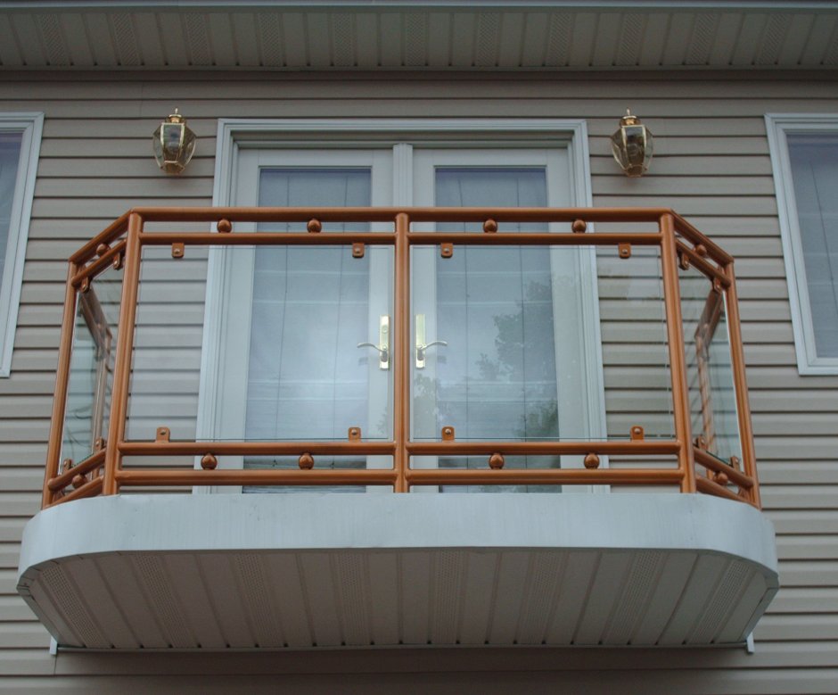 Пластиковый балкон в частном доме