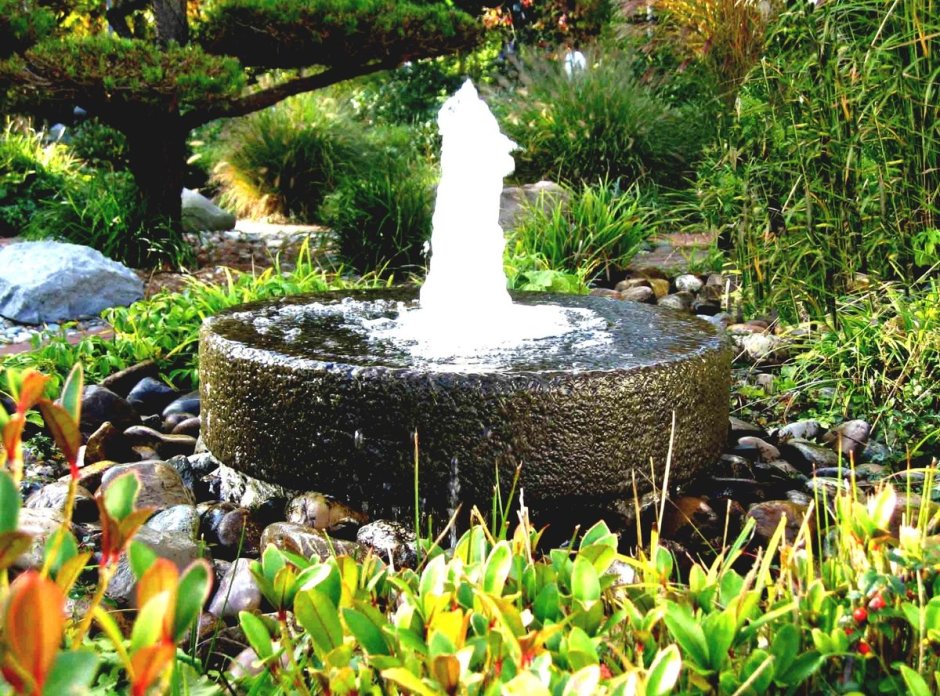 Гейзер фонтан в саду