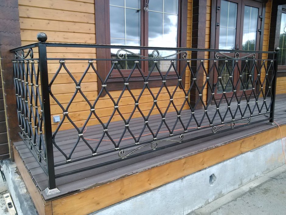Металлическое ограждение террасы