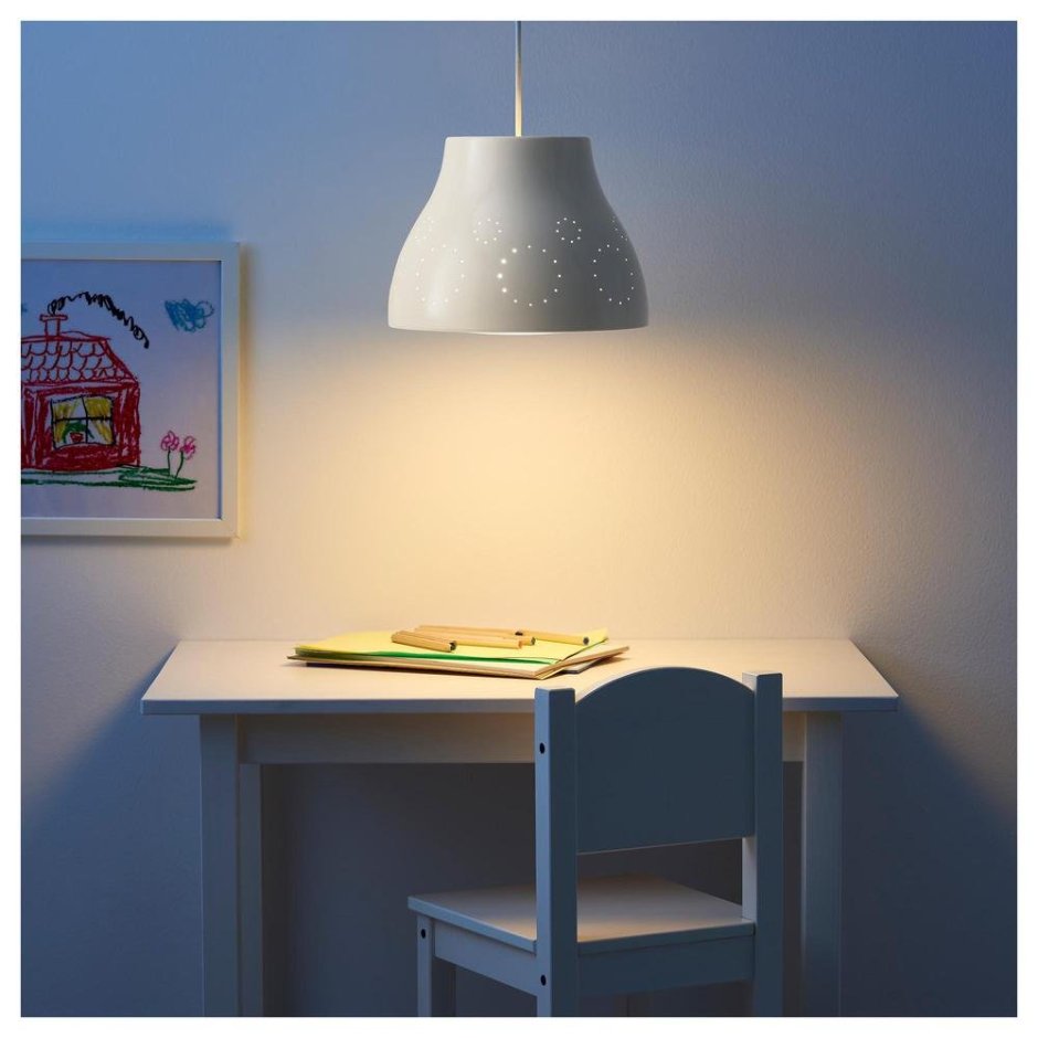 Лампа над рабочим столом