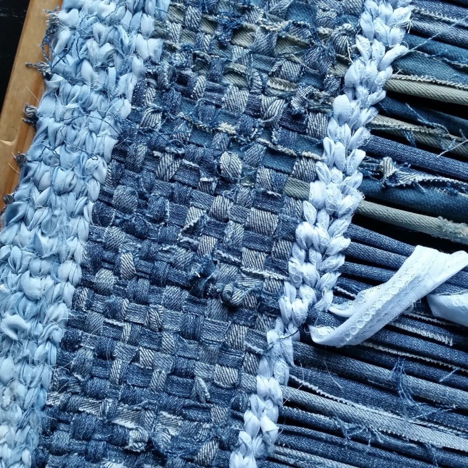 Плетеные коврики из джинсы