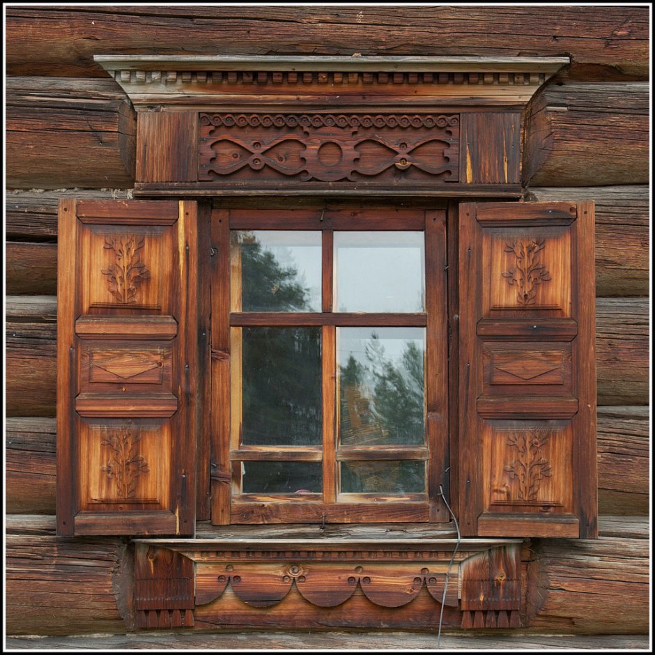 Окна деревянные со ставнями