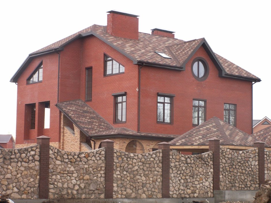 Дом с фасадом из мягкой кровли