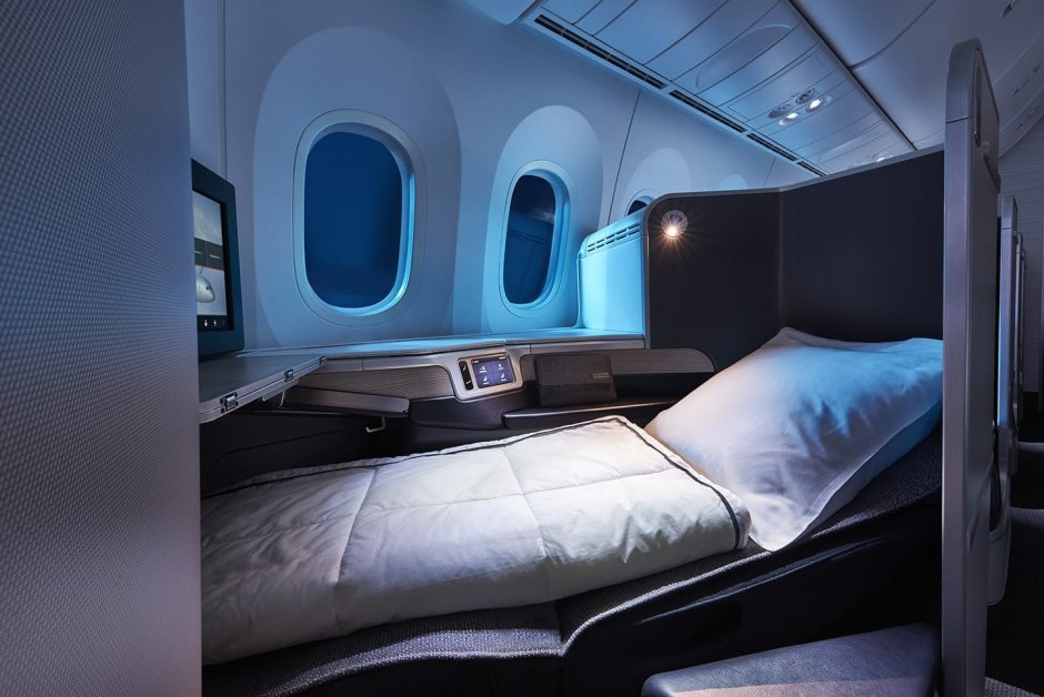 Комната в самолете с кроватью