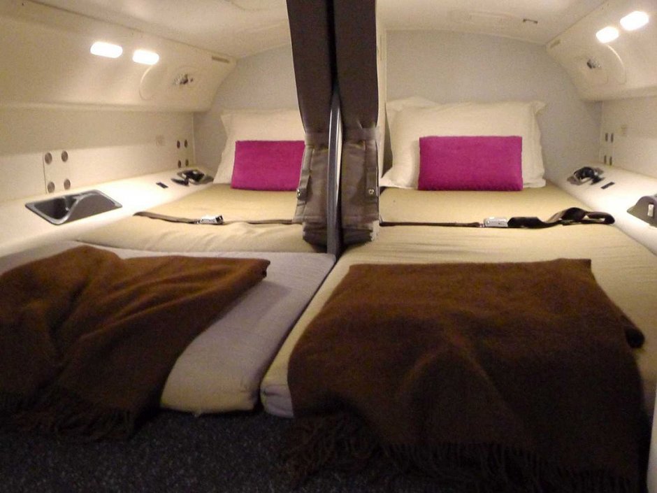 Боинг 777 спальное место экипажа
