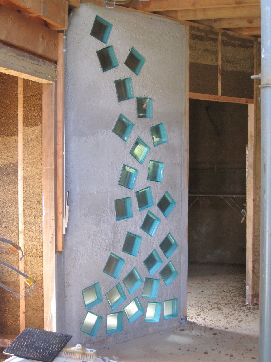 Стеклянная стена из блоков в декоре