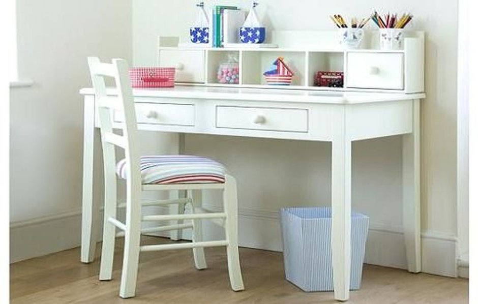 Kid studying Table