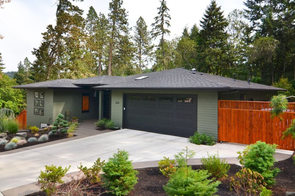 Одноэтажный дом с гаражом в скандинавском стиле