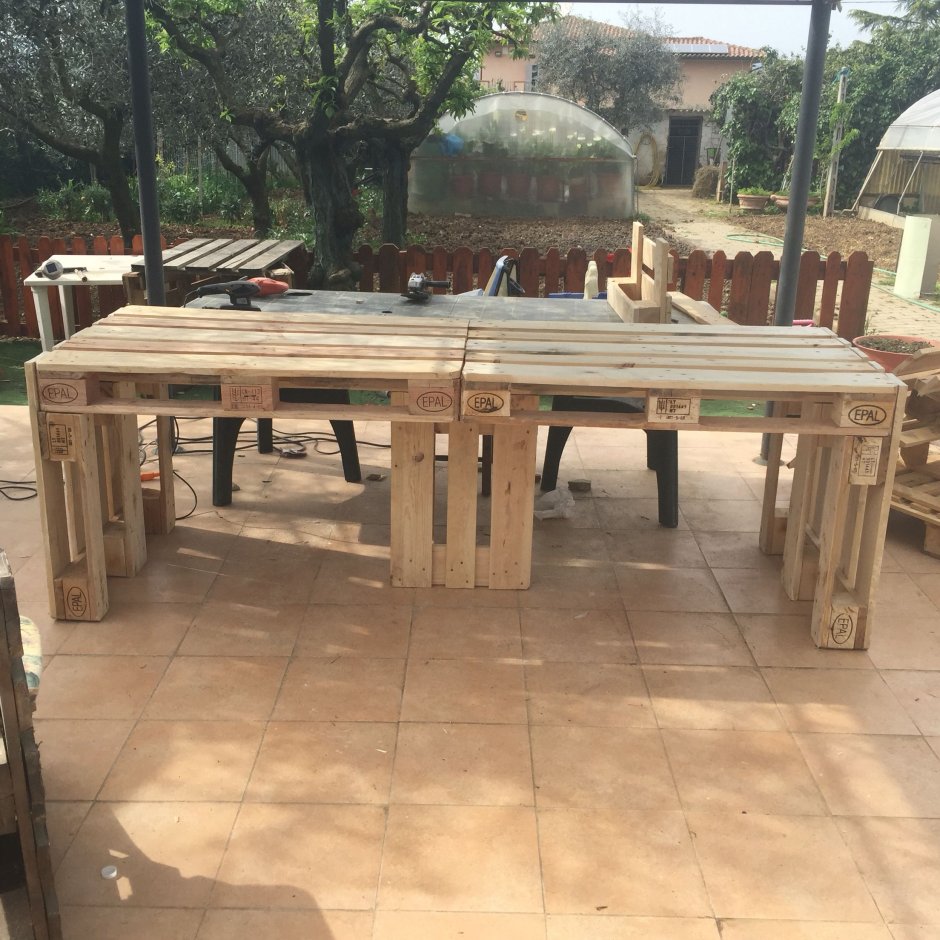 Стол в беседку из поддонов