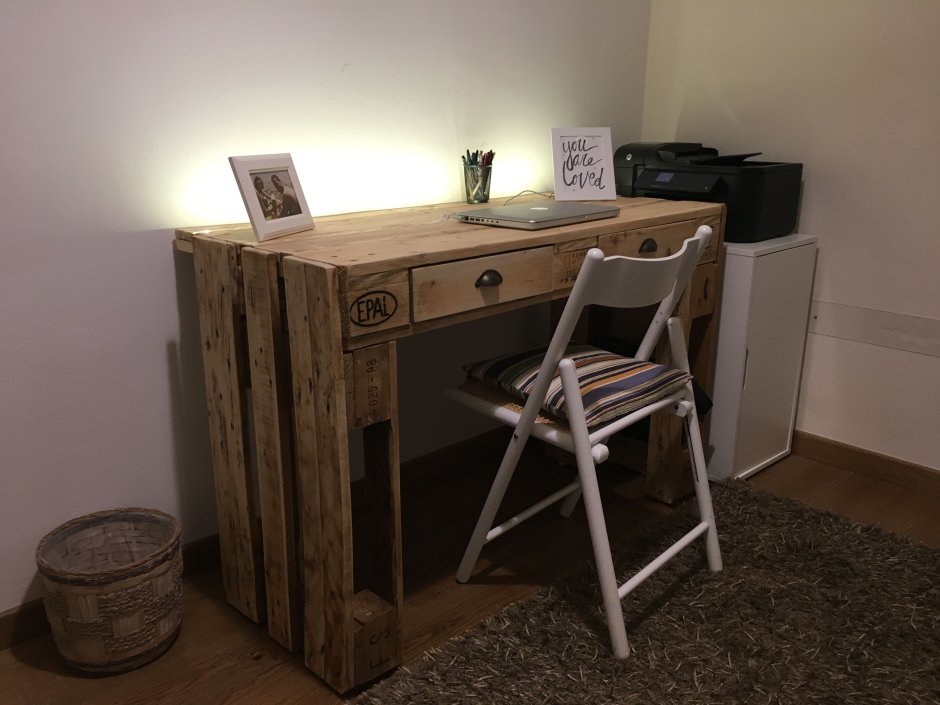 Письменный стол из поддонов