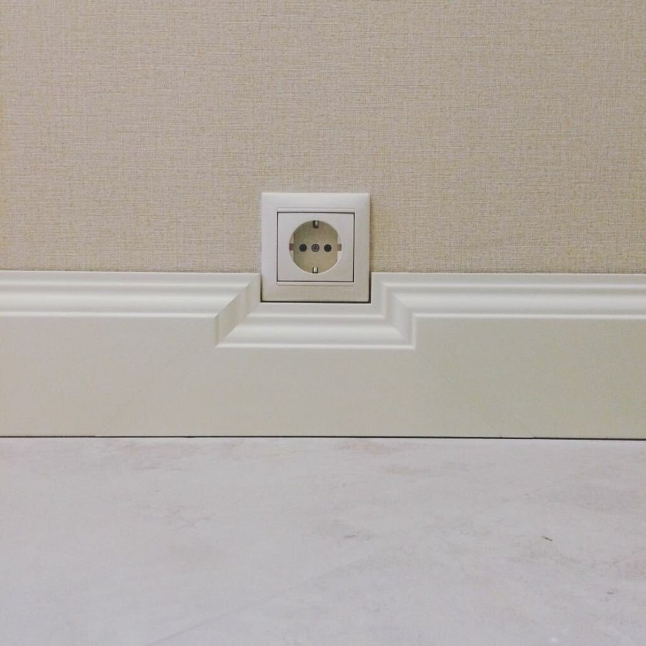 Legrand Mosaic розетки на плинтус