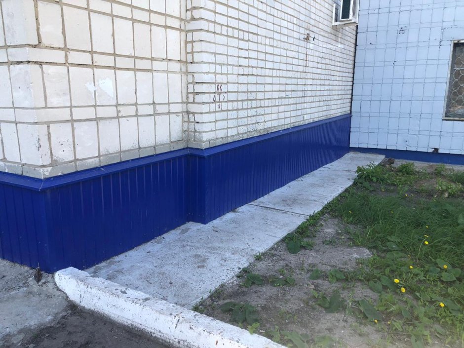 Отделка фундамента МКД