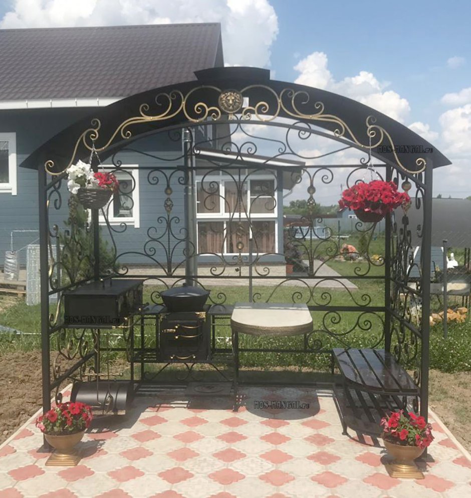 Кованная беседка с мангалом