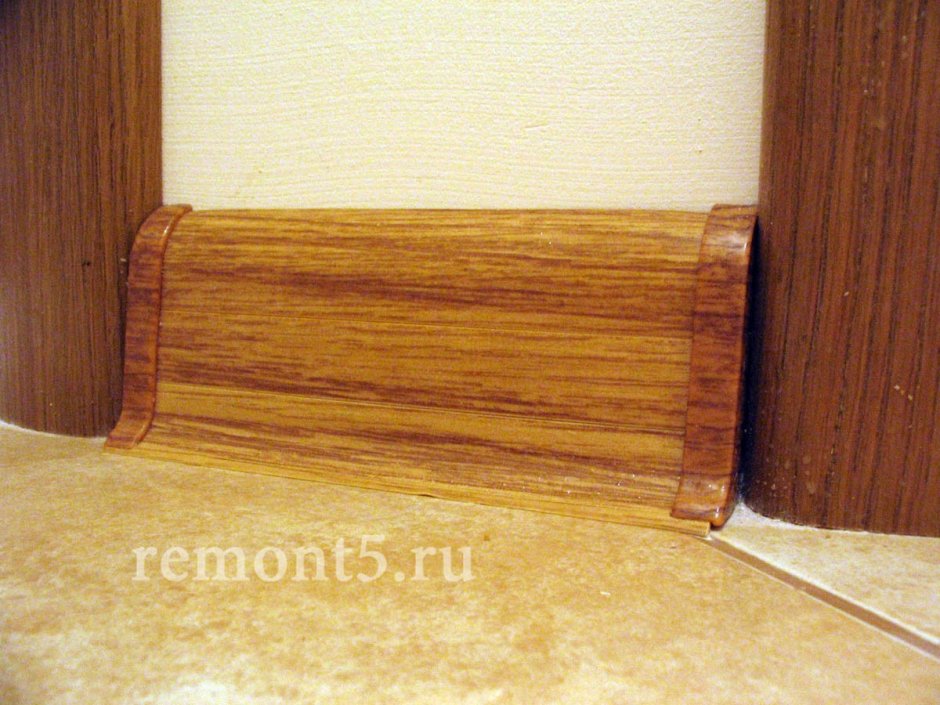 Плинтус пластиковый напольный и наличник
