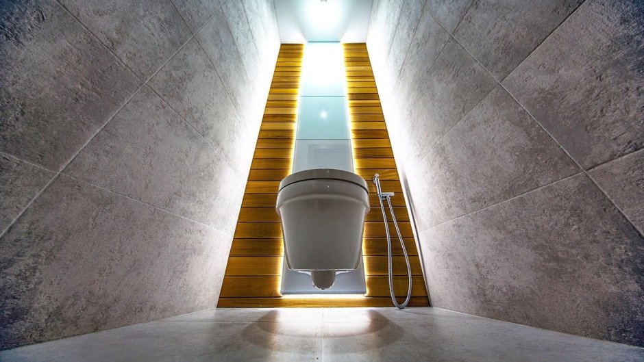 Туалет с подсветкой в стене