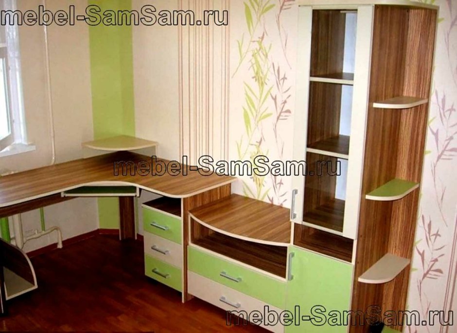 Угловой стол в детской комнате