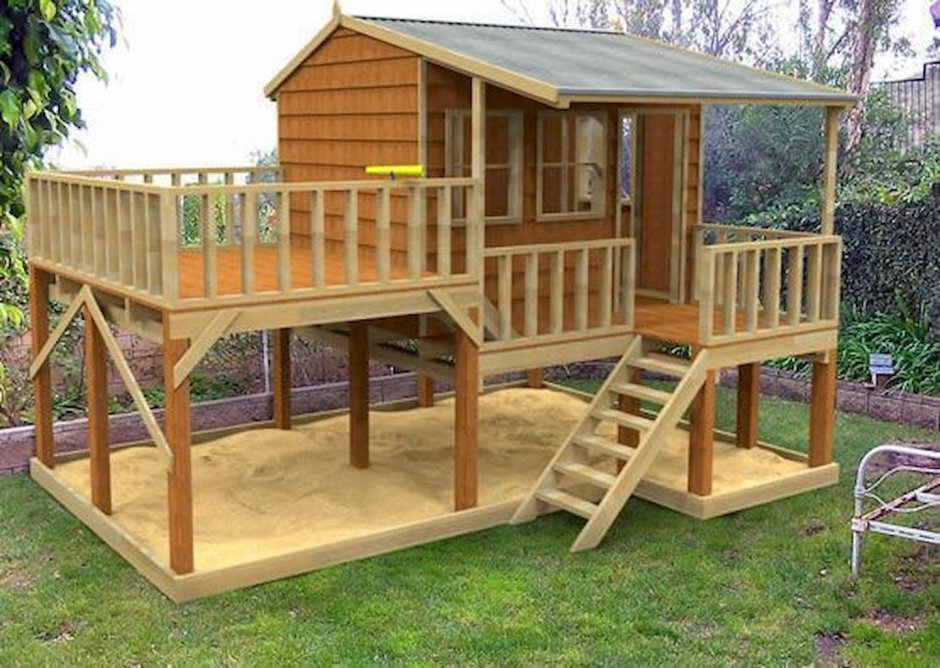 Двухэтажный детский домик из дерева