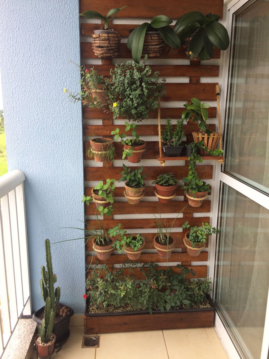 Стеллаж для растений на лоджии