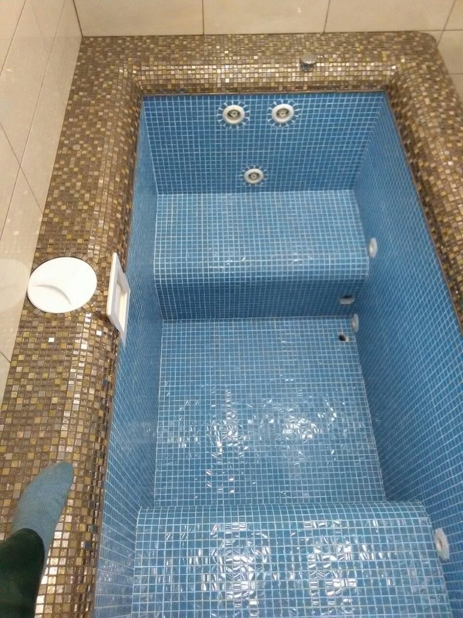 Мини бассейн из мозаики