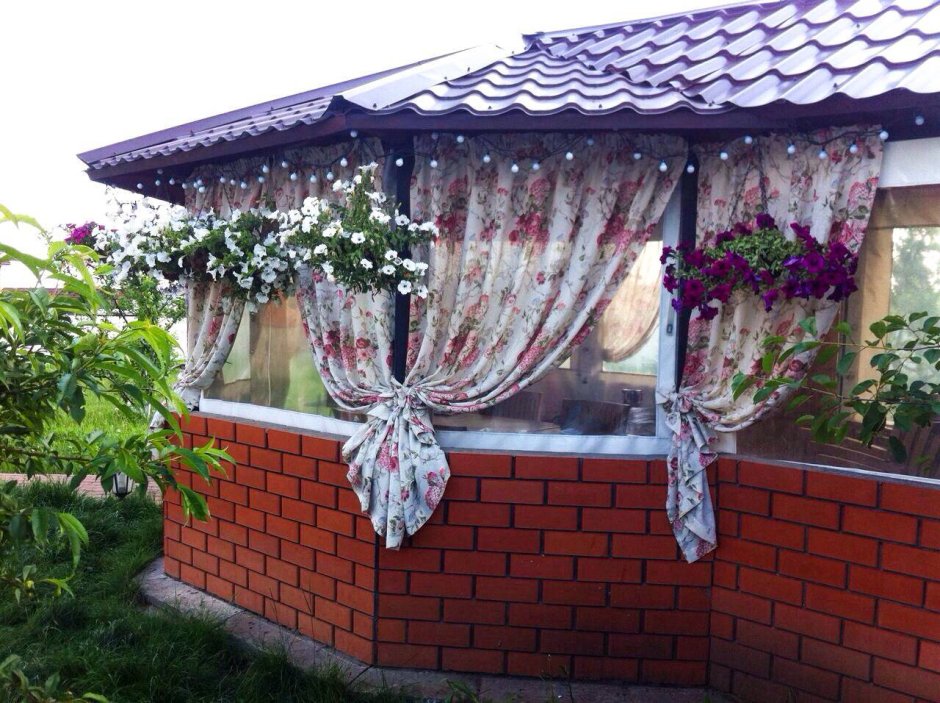 Короткие шторы в беседку