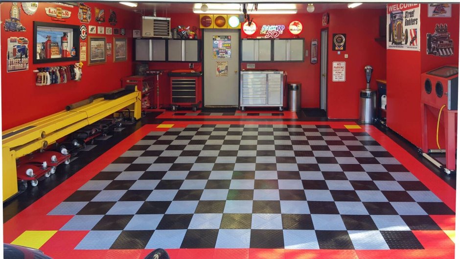 Шахматная плитка в гараж