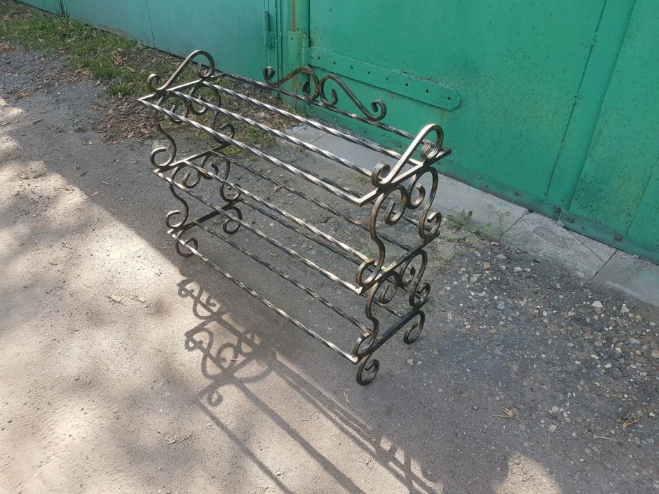 Обувница из металла