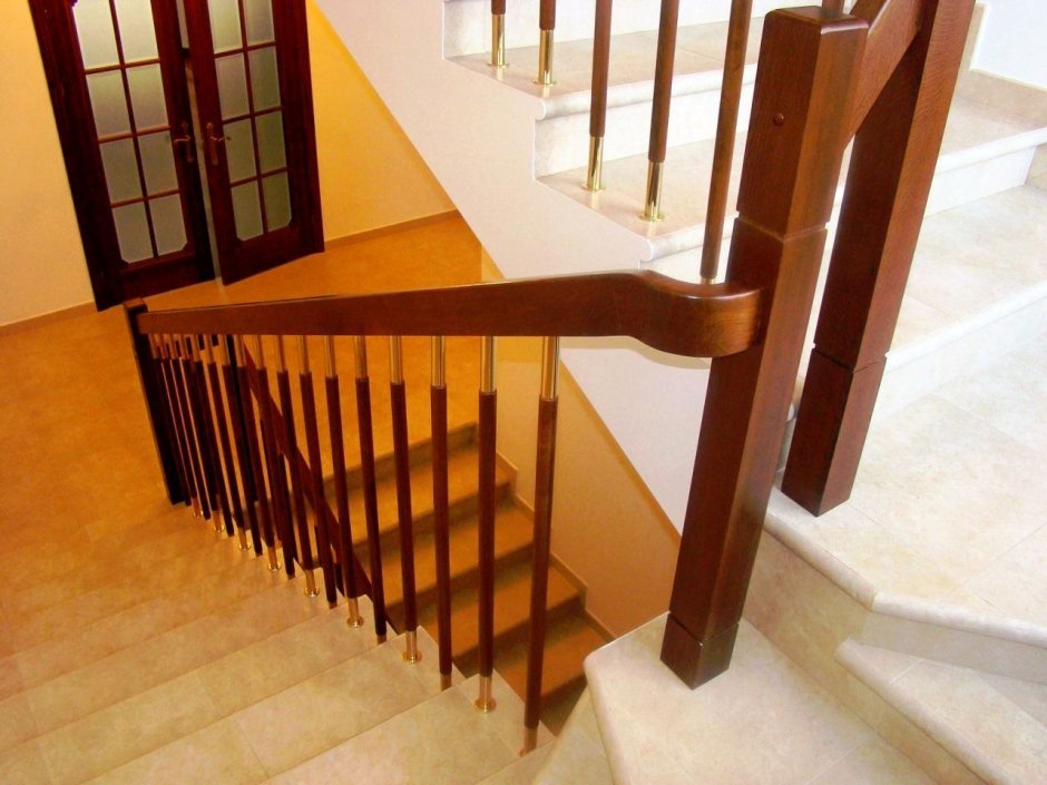 Лестница с балюстрадой комбинированные балясины