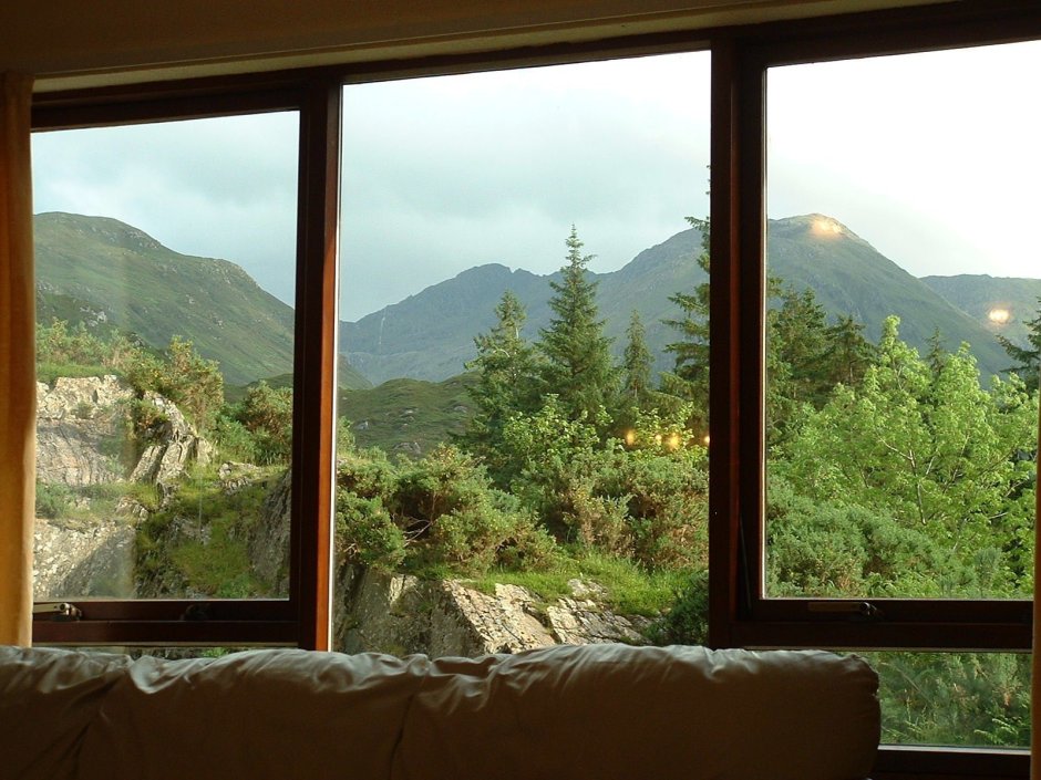 Вид на горы из окна