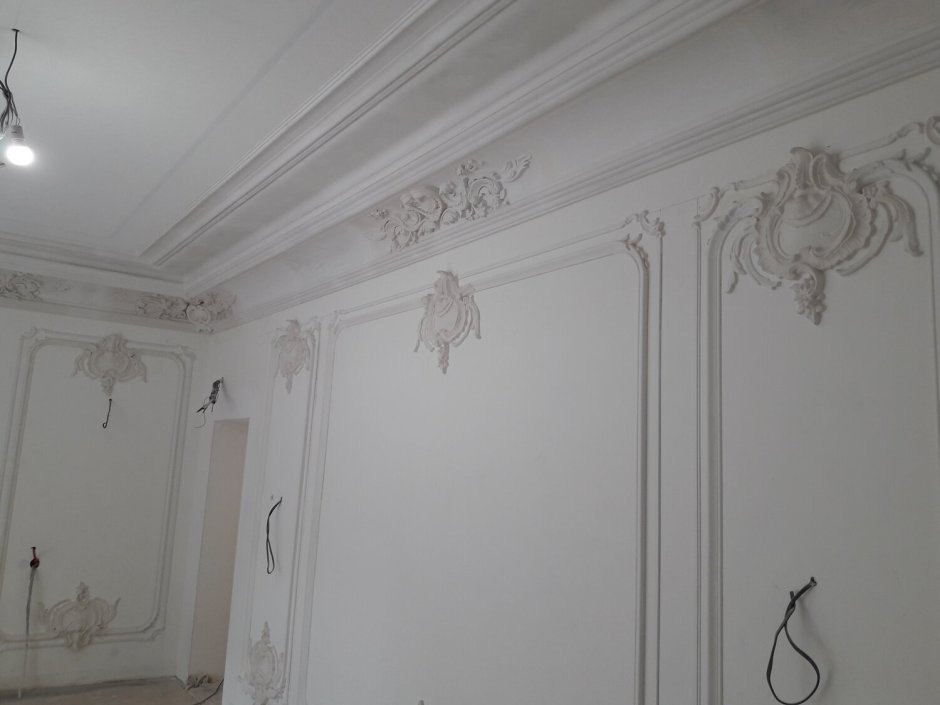 Лепнина из гипса на потолок