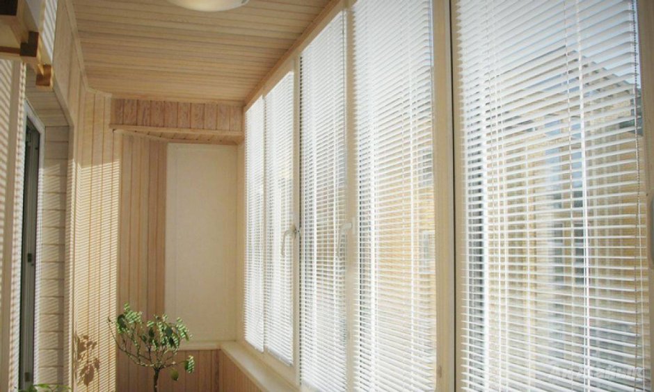 Жалюзи на балкон