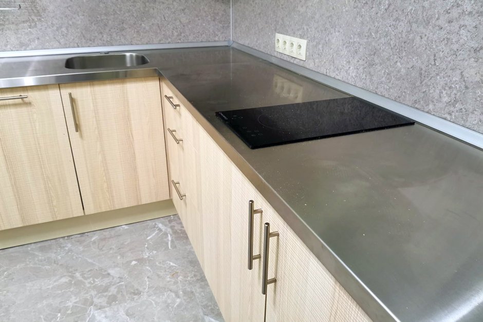 Плинтус для столешницы на кухне