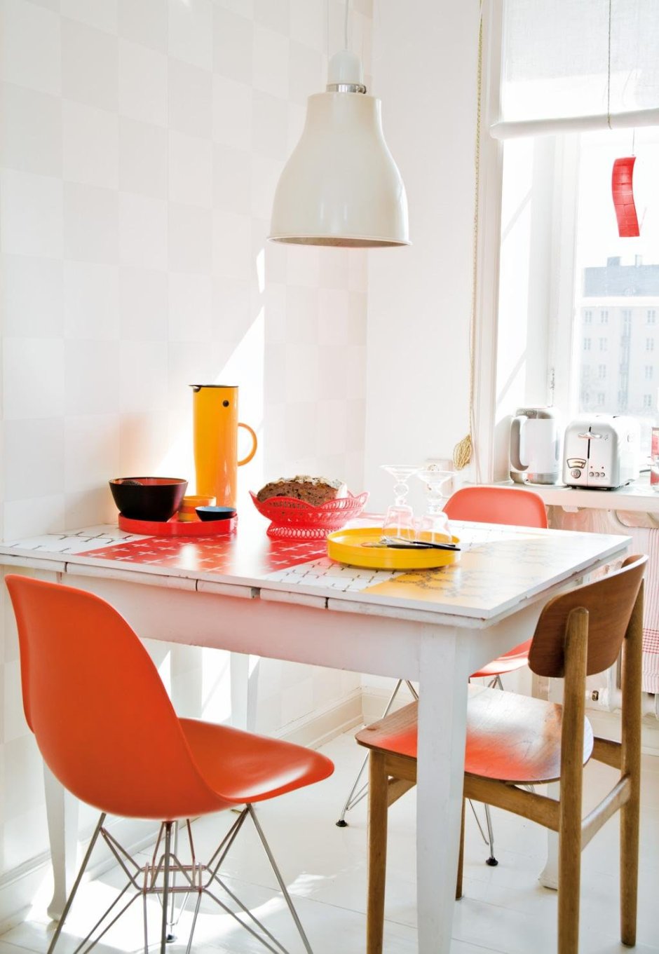 Рыжие стулья на кухню