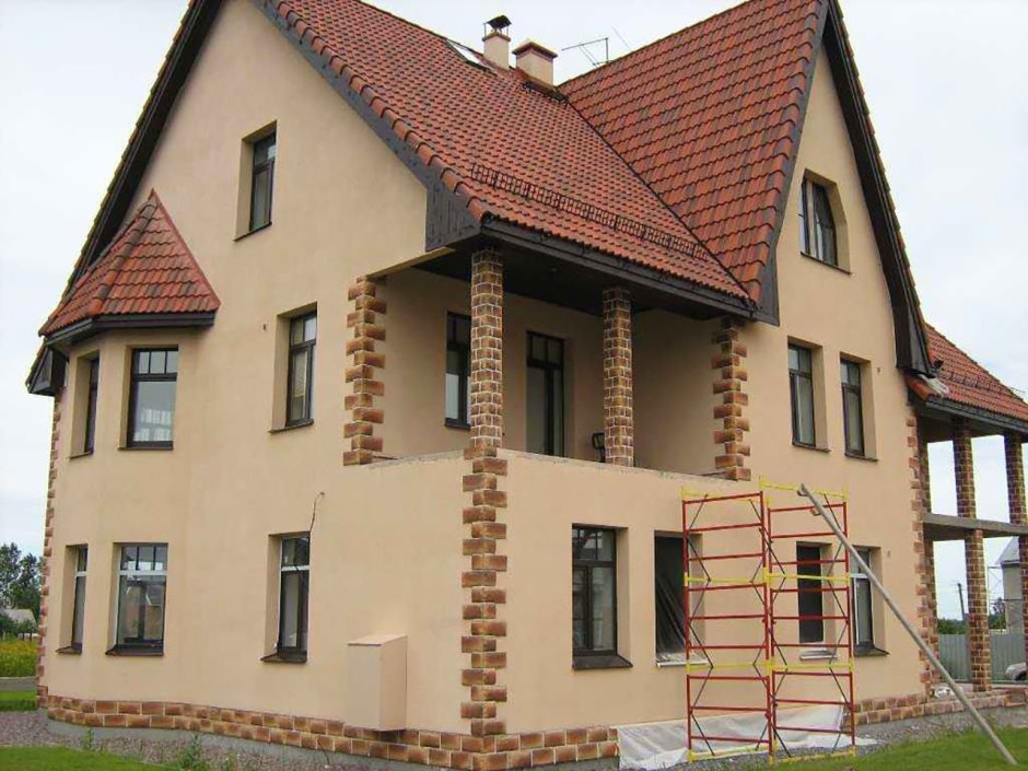 Дом с фасадной штукатуркой