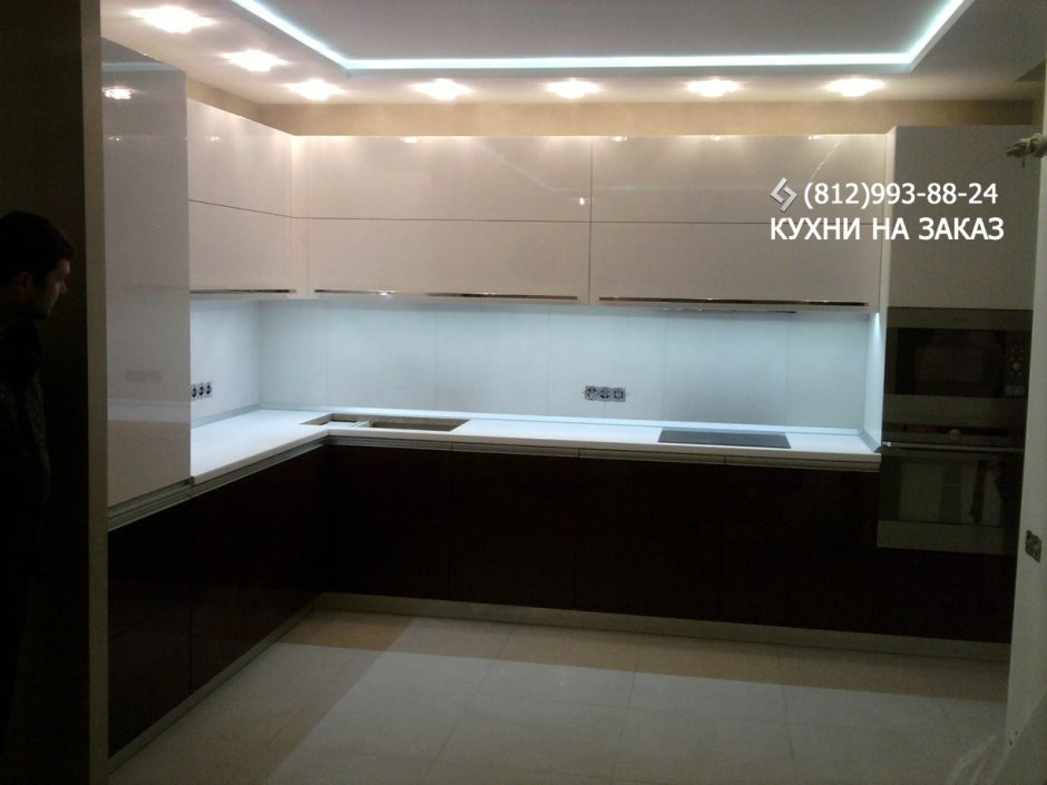 Короб над кухней с подсветкой