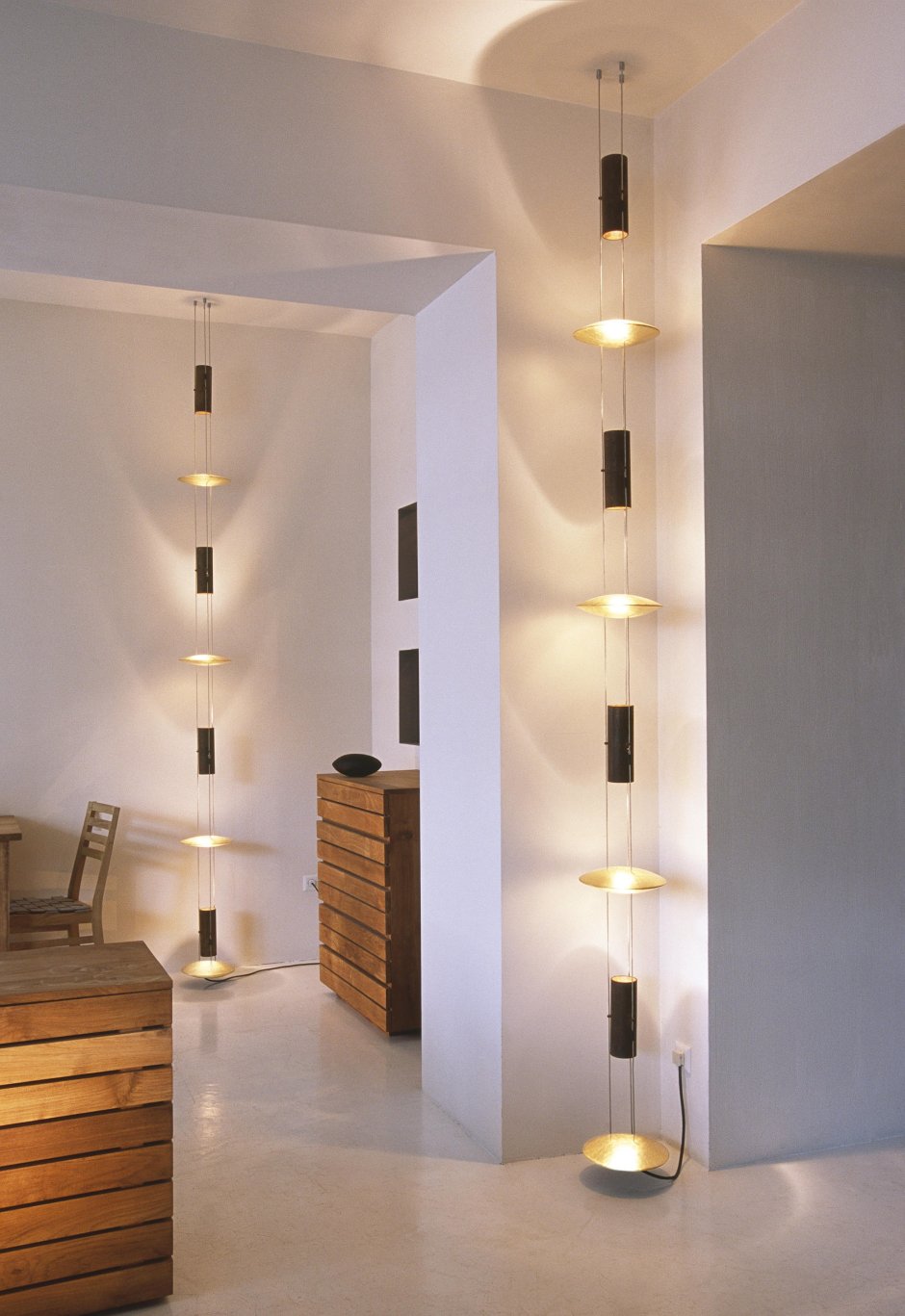 Современные светильники на стену