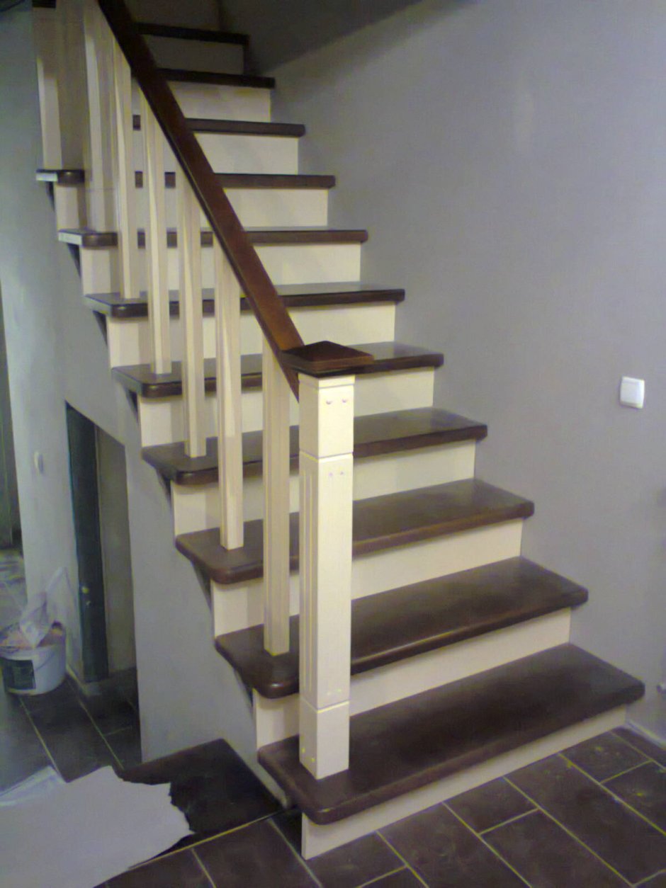 Лестницы с железным каркасом и деревянными ступенями