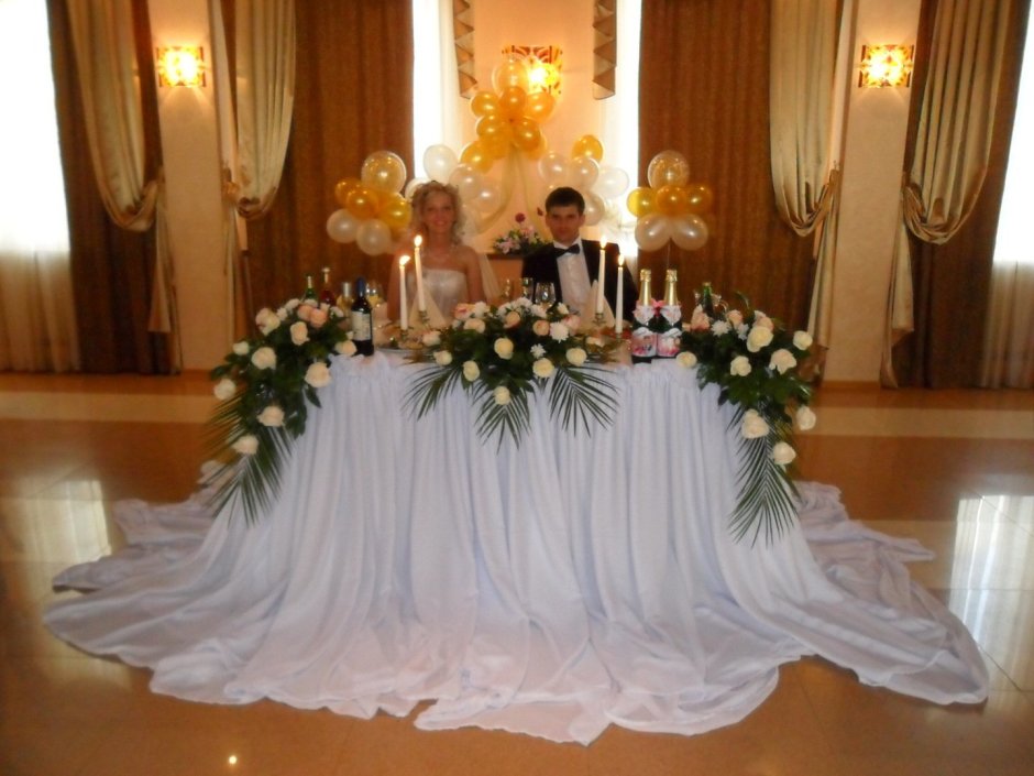 Украшение стола невесты
