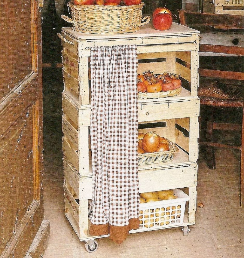 Этажерки из пластмассовых ящиков