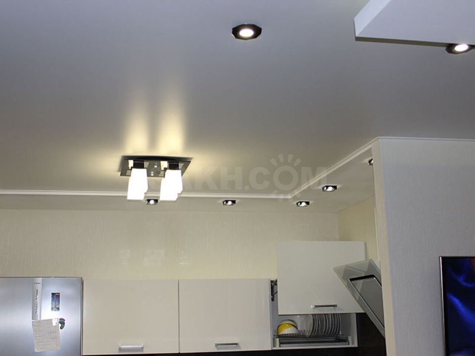 Натяжной потолок на кухне белый матовый